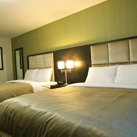 Western Star Inn And Suites Carlyle エクステリア 写真