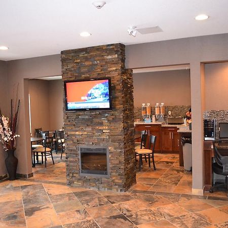 Western Star Inn And Suites Carlyle エクステリア 写真