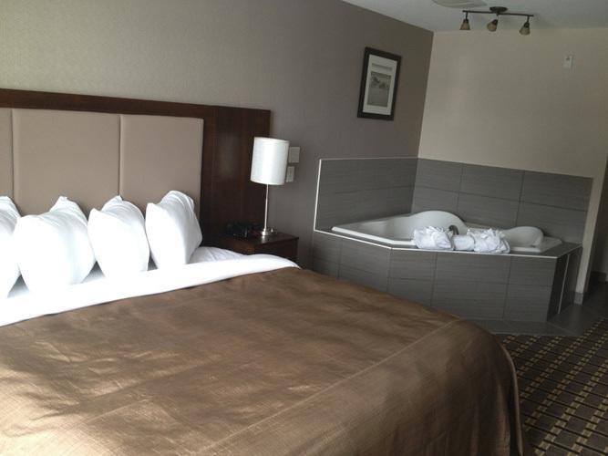 Western Star Inn And Suites Carlyle エクステリア 写真