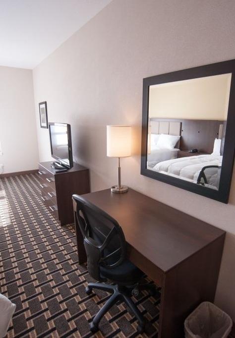 Western Star Inn And Suites Carlyle エクステリア 写真