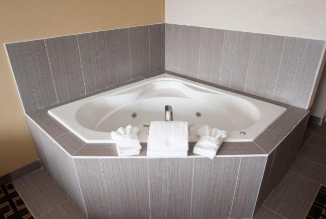 Western Star Inn And Suites Carlyle エクステリア 写真